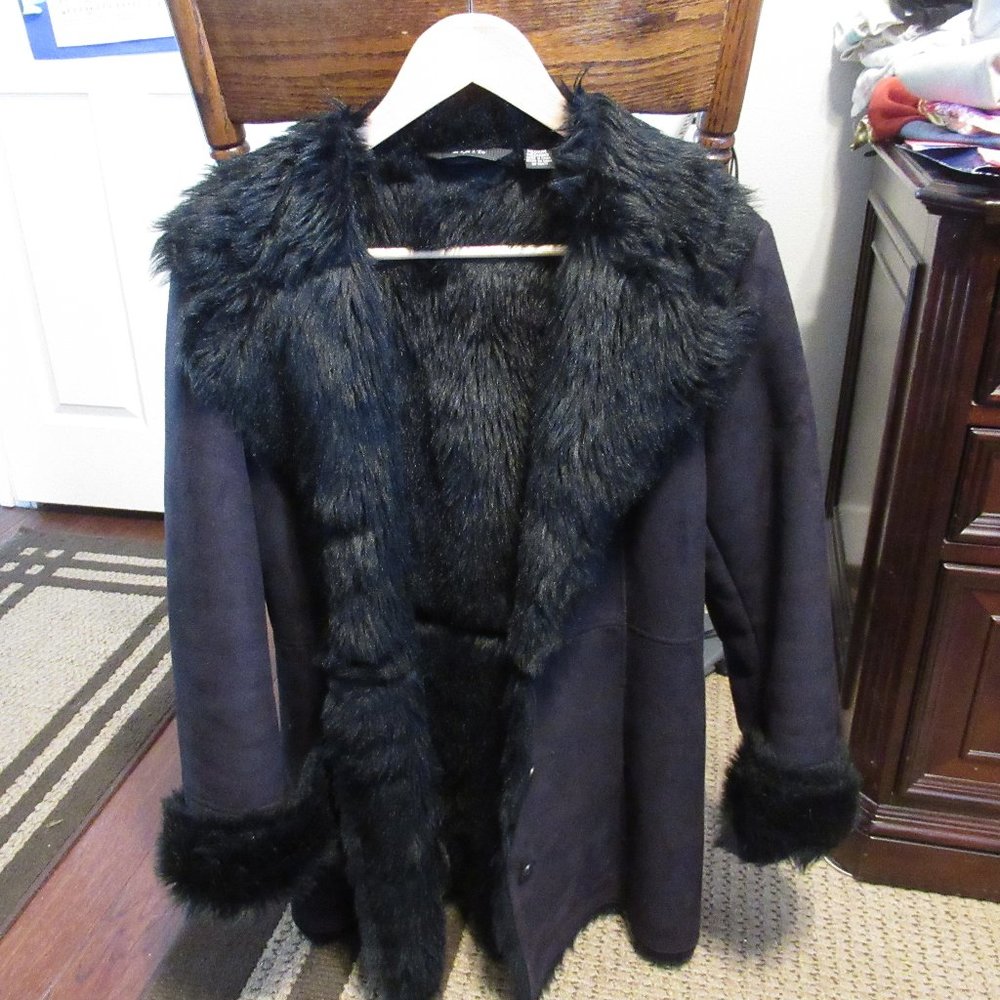 Black polyester/faux fur/jacket. Worn once